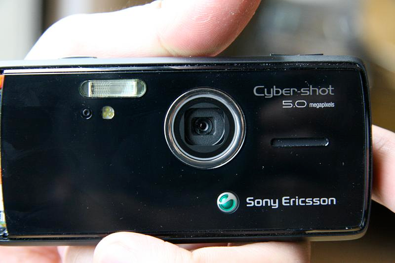 Illustration for article titled Lightning Review: Sony Ericsson K850i CyberShot Phone (Verdict: Almost Usable, But Not Quite)